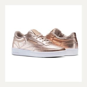 Metalic rose gold sneaker!